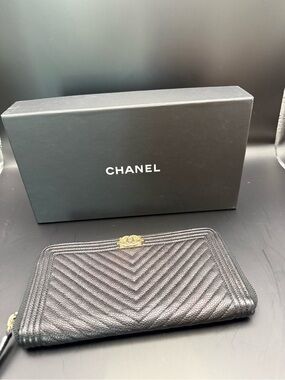 CHANEL Black Chevron Caviar Zippy Organizer Wallet with Gold CC Emblem